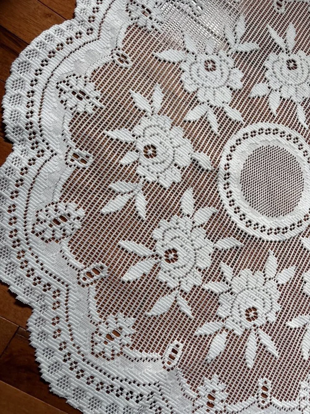 Elegant White Floral Lace Round Table Topper 30